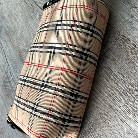 Burberry design knockoff small purse. New condition w/o tags. - Picture 10 of 10